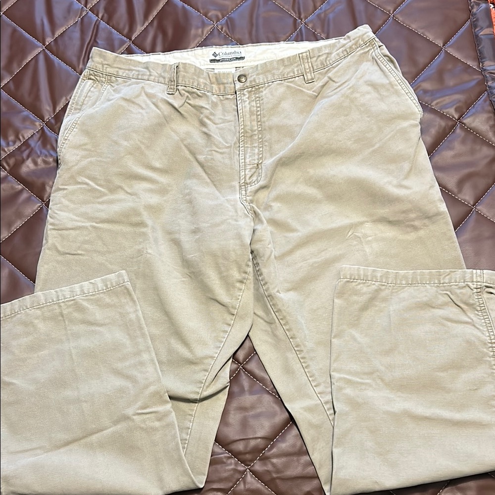 Columbia Men's Khaki/Tan Chinos Cargo pants